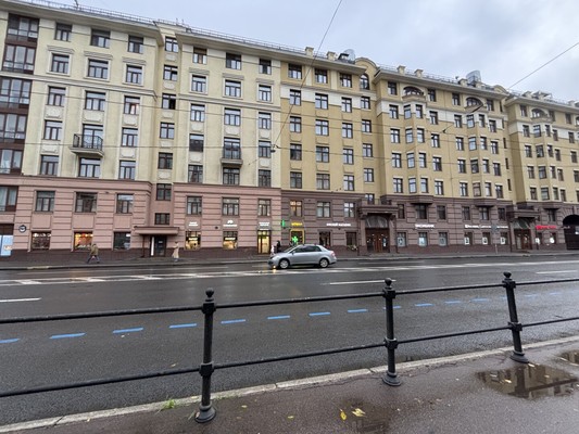 Продам трехкомнатную (3-комн.) квартиру, Малый В.О. пр-кт, 52, Санкт-Петербург г