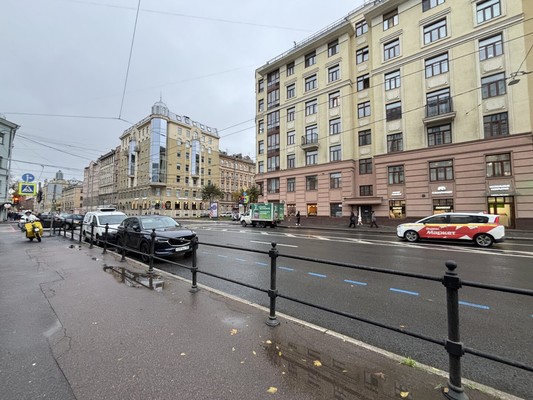 Продам трехкомнатную (3-комн.) квартиру, Малый В.О. пр-кт, 52, Санкт-Петербург г