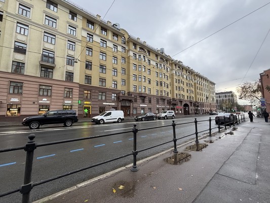 Продам трехкомнатную (3-комн.) квартиру, Малый В.О. пр-кт, 52, Санкт-Петербург г