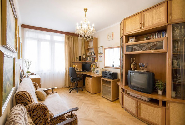 Продам трехкомнатную (3-комн.) квартиру, Ворошиловский пр-кт, 36-38, Ростов-на-Дону г