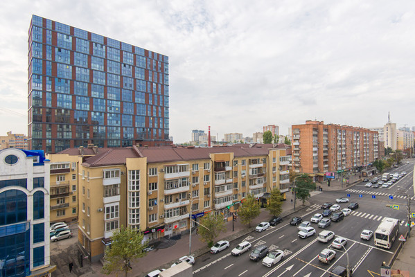 Продам трехкомнатную (3-комн.) квартиру, Ворошиловский пр-кт, 36-38, Ростов-на-Дону г
