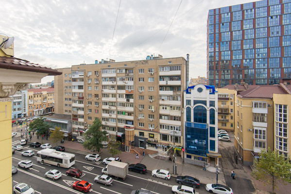 Продам трехкомнатную (3-комн.) квартиру, Ворошиловский пр-кт, 36-38, Ростов-на-Дону г