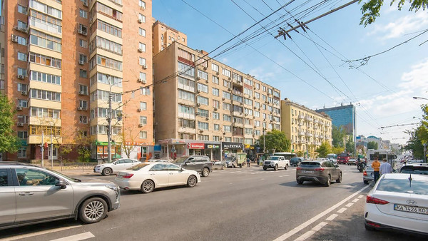 Продам трехкомнатную (3-комн.) квартиру, Ворошиловский пр-кт, 36-38, Ростов-на-Дону г