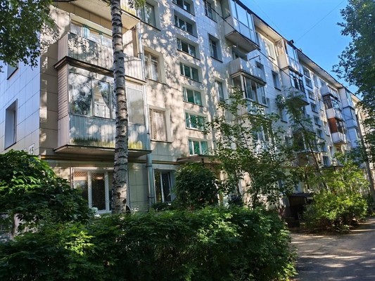 Продам двухкомнатную (2-комн.) квартиру, Заречная ул, 15, Сертолово г