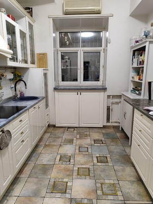 Продам трехкомнатную (3-комн.) квартиру, Тихвинский пер, 10-12к1, Москва г