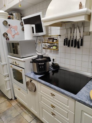 Продам трехкомнатную (3-комн.) квартиру, Тихвинский пер, 10-12к1, Москва г