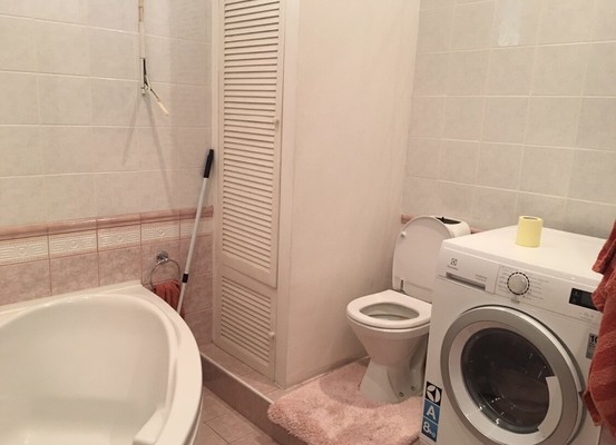 Продам трехкомнатную (3-комн.) квартиру, Тихвинский пер, 10-12к1, Москва г