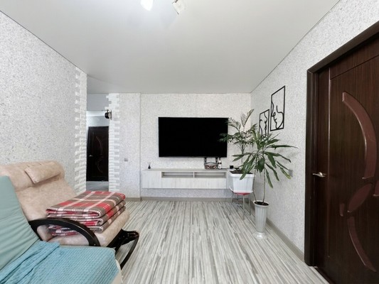 Продам трехкомнатную (3-комн.) квартиру, Ленина ул, 102, Волгодонск г