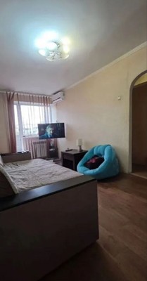 Продам трехкомнатную (3-комн.) квартиру, Гагарина ул, 20, Симферополь г