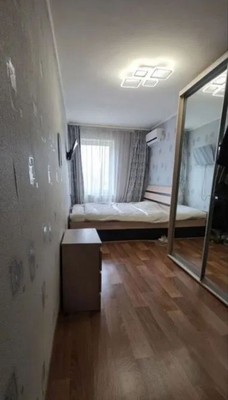 Продам трехкомнатную (3-комн.) квартиру, Гагарина ул, 20, Симферополь г