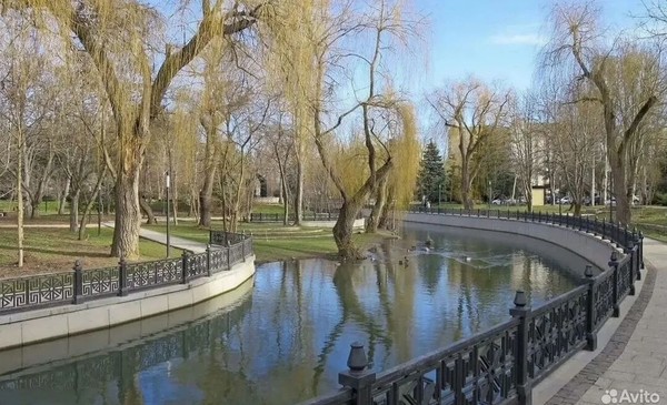 Продам трехкомнатную (3-комн.) квартиру, Гагарина ул, 20, Симферополь г