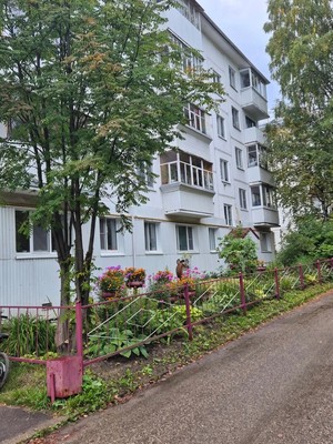 Продам трехкомнатную (3-комн.) квартиру, Октябрьский пр-кт, 44, Сыктывкар г