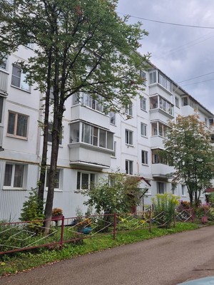 Продам трехкомнатную (3-комн.) квартиру, Октябрьский пр-кт, 44, Сыктывкар г