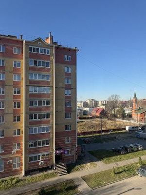 Продам трехкомнатную (3-комн.) квартиру, Комсомольская ул, 32б, Медведево пгт
