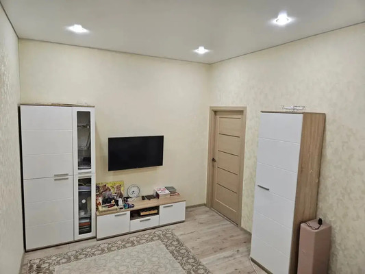 Продам двухкомнатную (2-комн.) квартиру, Смежный пер, 10, Симферополь г