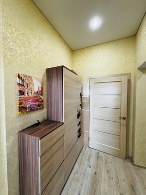 Продам двухкомнатную (2-комн.) квартиру, Смежный пер, 10, Симферополь г