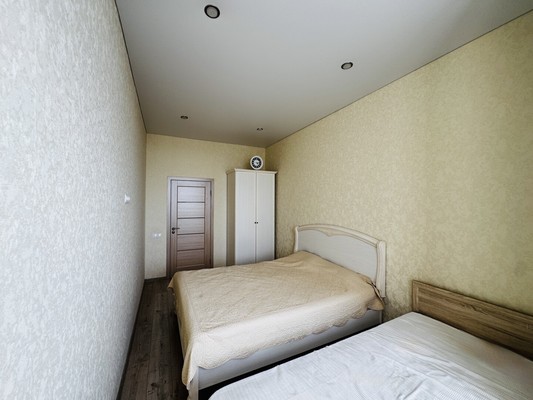 Продам двухкомнатную (2-комн.) квартиру, Смежный пер, 10, Симферополь г