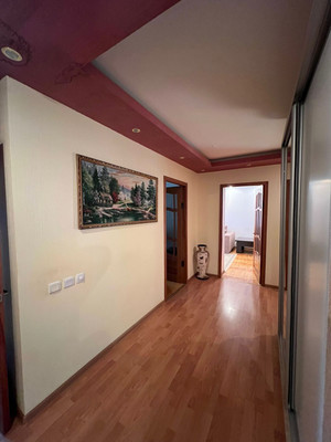 Продам трехкомнатную (3-комн.) квартиру, Ингушская ул, 17б, Нальчик г
