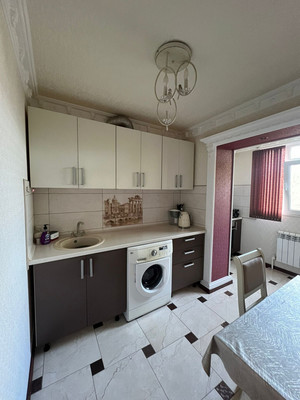 Продам трехкомнатную (3-комн.) квартиру, Ингушская ул, 17б, Нальчик г