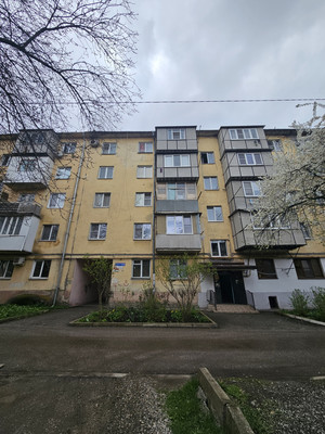 Продам трехкомнатную (3-комн.) квартиру, Ингушская ул, 17б, Нальчик г