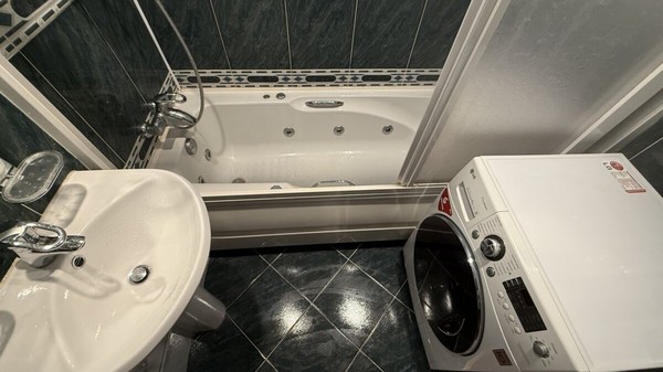 Продам трехкомнатную (3-комн.) квартиру, Дубковское ш, 11А, Сестрорецк г