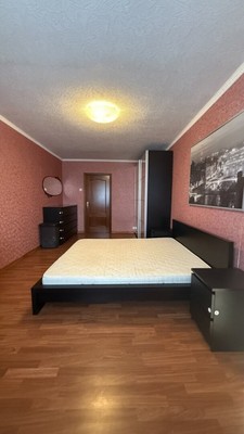 Продам трехкомнатную (3-комн.) квартиру, Дубковское ш, 11А, Сестрорецк г