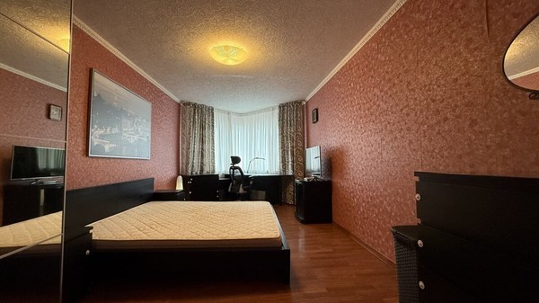 Продам трехкомнатную (3-комн.) квартиру, Дубковское ш, 11А, Сестрорецк г