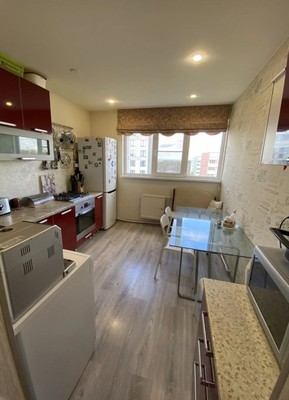 Продам трехкомнатную (3-комн.) квартиру, Дубковское ш, 17, Сестрорецк г