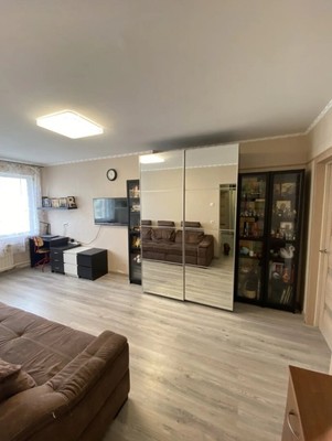 Продам трехкомнатную (3-комн.) квартиру, Дубковское ш, 17, Сестрорецк г