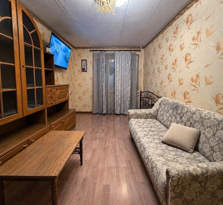 Продам однокомнатную (1-комн.) квартиру, Гагарина ул, 24, Симферополь г