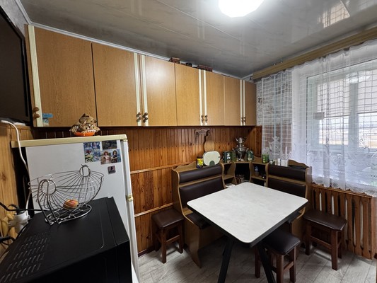 Продам двухкомнатную (2-комн.) квартиру, Зеленая ул, 31, Комсомольское пгт