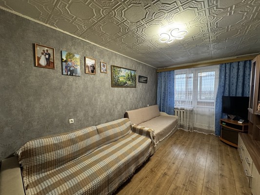 Продам двухкомнатную (2-комн.) квартиру, Зеленая ул, 31, Комсомольское пгт