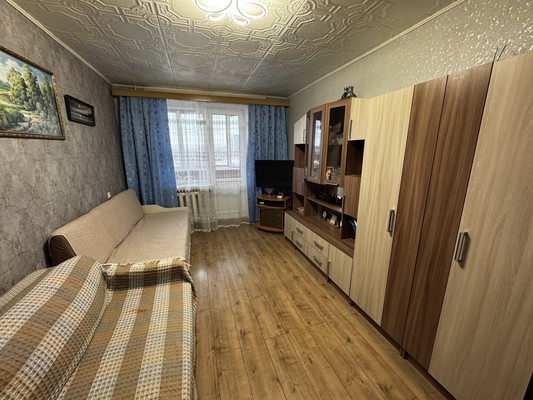 Продам двухкомнатную (2-комн.) квартиру, Зеленая ул, 31, Комсомольское пгт