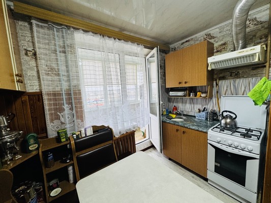 Продам двухкомнатную (2-комн.) квартиру, Зеленая ул, 31, Комсомольское пгт