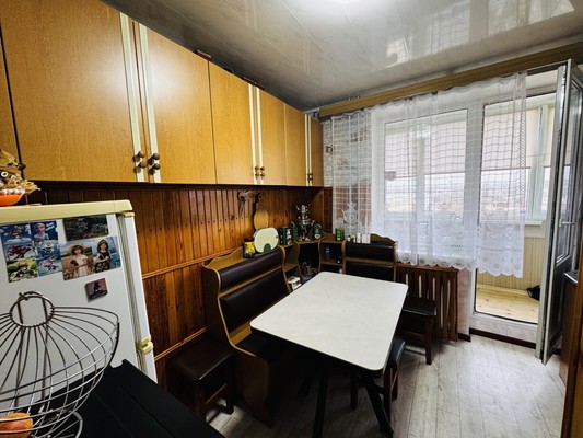 Продам двухкомнатную (2-комн.) квартиру, Зеленая ул, 31, Комсомольское пгт