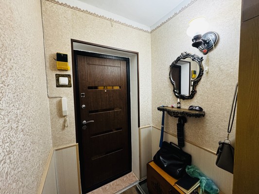 Продам двухкомнатную (2-комн.) квартиру, Зеленая ул, 31, Комсомольское пгт