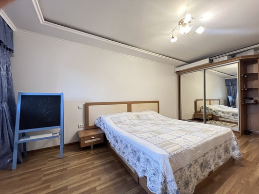 Продам трехкомнатную (3-комн.) квартиру, Ватутина ул, 10, Нальчик г