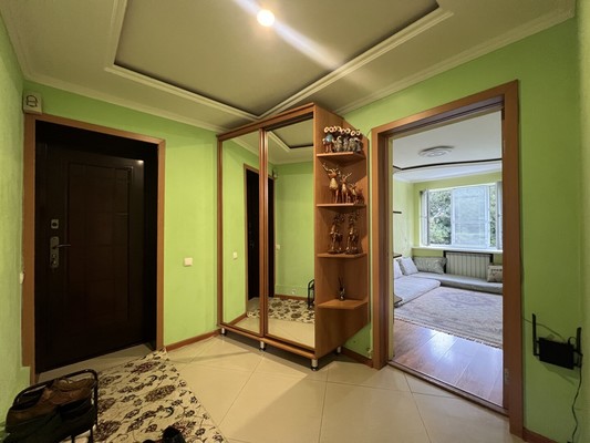 Продам трехкомнатную (3-комн.) квартиру, Ватутина ул, 10, Нальчик г