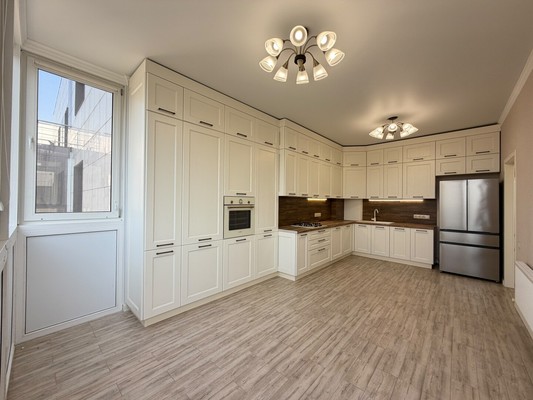 Продам трехкомнатную (3-комн.) квартиру, Атажукина ул, 11а, Нальчик г
