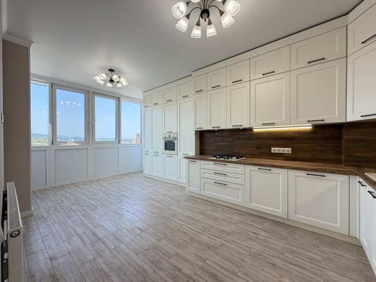 Продам трехкомнатную (3-комн.) квартиру, Атажукина ул, 11а, Нальчик г