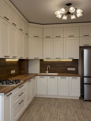 Продам трехкомнатную (3-комн.) квартиру, Атажукина ул, 11а, Нальчик г