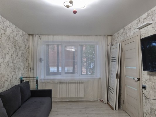 Продам трехкомнатную (3-комн.) квартиру, Садовый пер, 4, Рощино гп