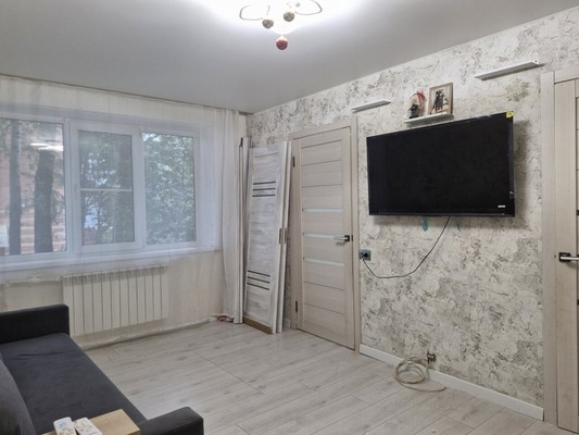 Продам трехкомнатную (3-комн.) квартиру, Садовый пер, 4, Рощино гп
