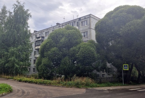 Продам трехкомнатную (3-комн.) квартиру, Садовый пер, 4, Рощино гп