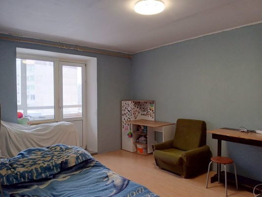 Продам трехкомнатную (3-комн.) квартиру, Садовый пер, 2к2, Рощино гп