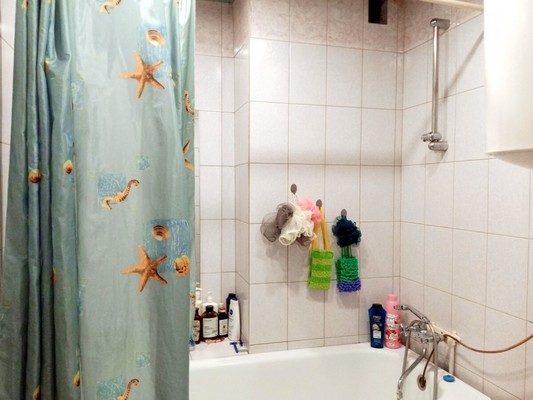 Продам трехкомнатную (3-комн.) квартиру, Садовый пер, 2к2, Рощино гп