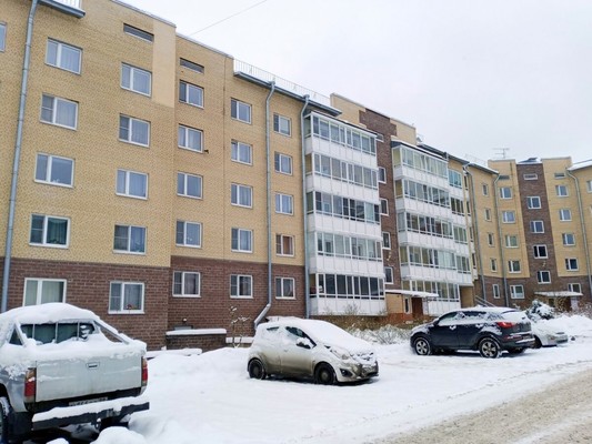Продам трехкомнатную (3-комн.) квартиру, Садовый пер, 2к2, Рощино гп