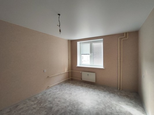 Продам трехкомнатную (3-комн.) квартиру, Строителей ул, 40, Рощино гп