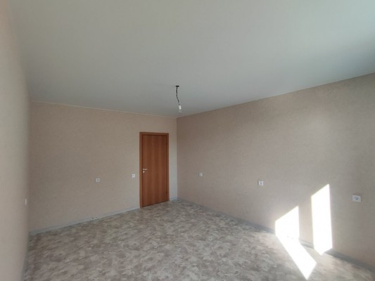 Продам трехкомнатную (3-комн.) квартиру, Строителей ул, 40, Рощино гп
