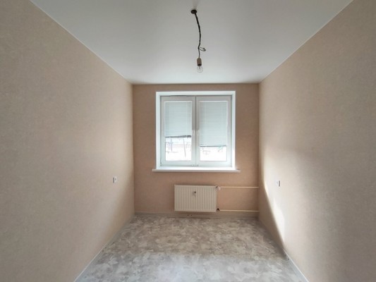 Продам трехкомнатную (3-комн.) квартиру, Строителей ул, 40, Рощино гп